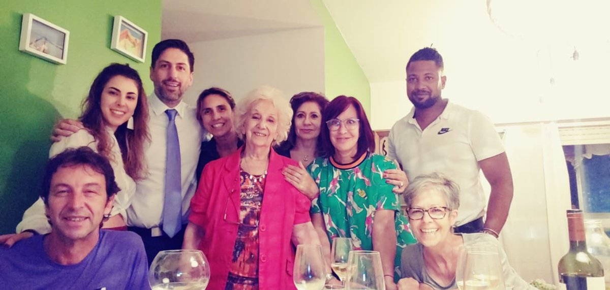 trottanico's tweet photo. Visite a Estela para llevarle la resolución, aprobada por unanimidad, del Consejo Federal de Educación avalando la presentación de la candidatura de las @abuelasdifusion ante el Comité Noruego del Nobel. Abuelas, un orgullo argentino. Gracias Estela por tu cariño. https://t.co/aurNxRl3uo