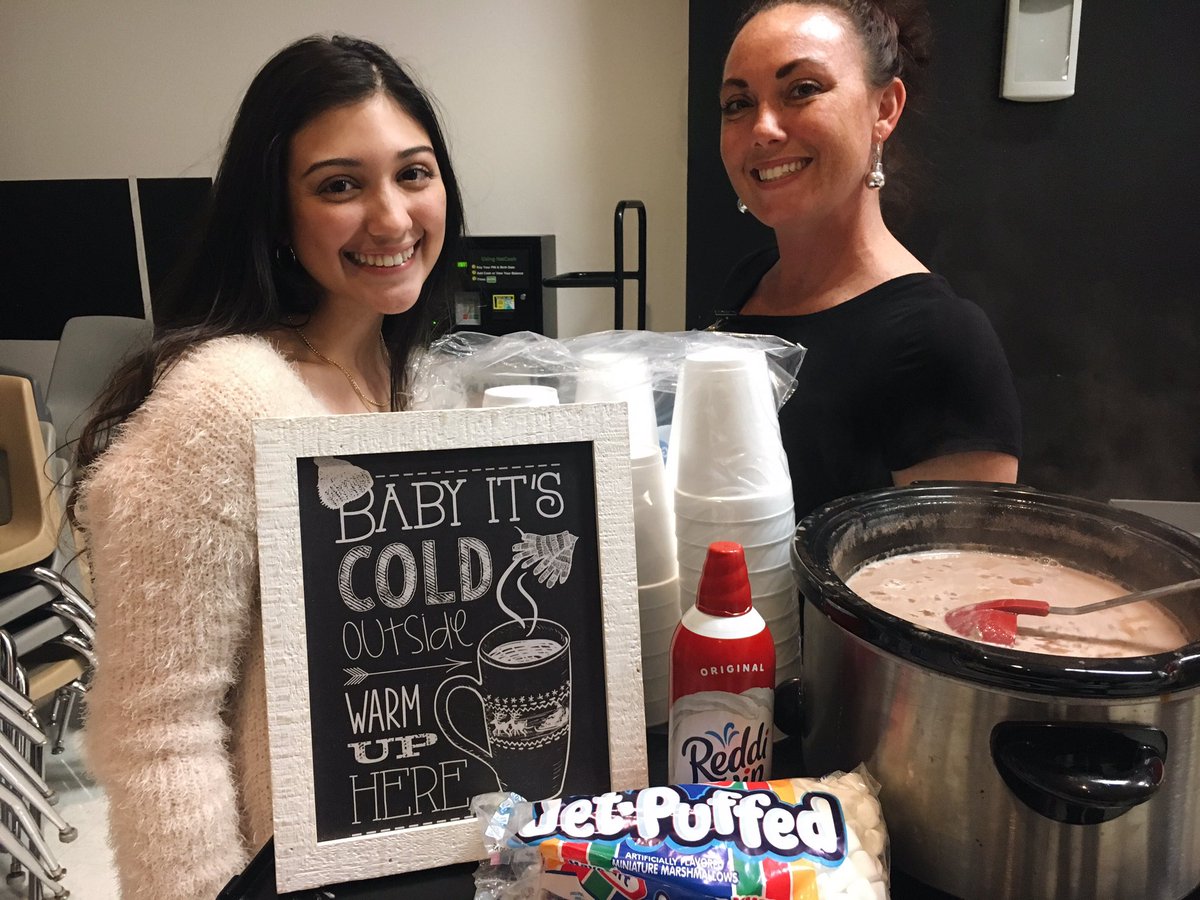 interacthhhs's tweet photo. Happy holidays from #hhhsinteract 🎄 This season is all about giving but we like to give all year round! https://t.co/vjHrQRgpgB