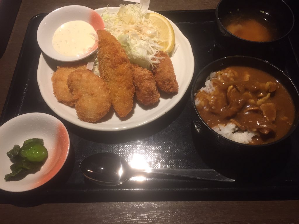 Natural Giftスタッフ Y ミックスフライ定食 日替わり定食ですが お腹空いたんでガッツリ食べました笑 カキフライ 白身魚フライなど ボリューミーで美味しいです 午後も気合いれて頑張ります はなの舞 品川駅 東京 ランチ ミックスフライ