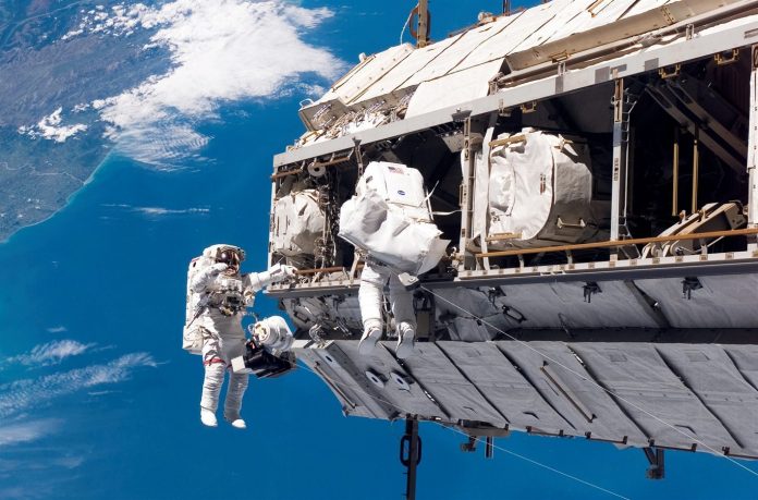 alvaroabril's tweet photo. La LUNA: El objetivo de más codiciado de la Minería Espacial https://t.co/GmUG8mYNF7 #minería #oricalcum #oro #diamantes #helio3 #energía https://t.co/th6x9ePZ2R
