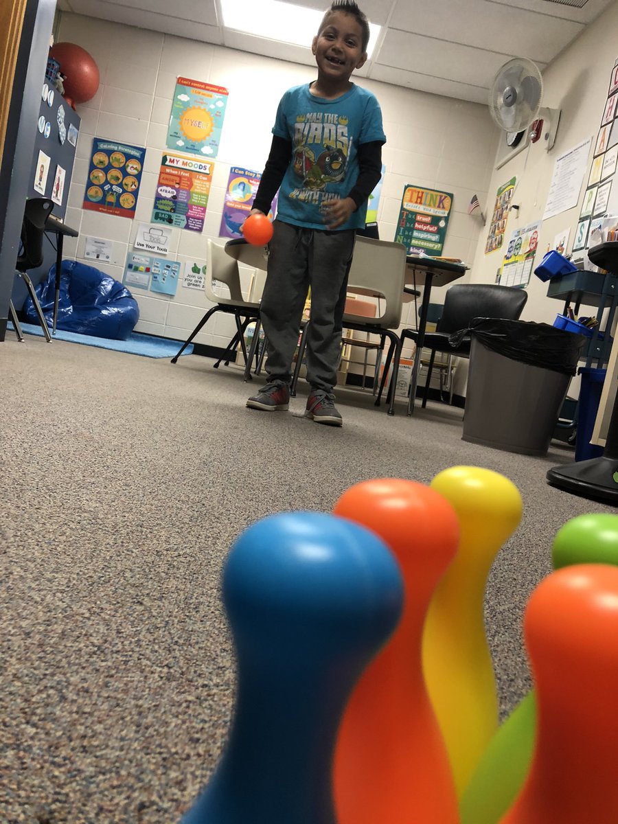 atsocialwork's tweet photo. What I enjoy most about my job as a social worker is building relationships with my students to help make their lives just a little easier and more fun ;) #ASD4ALL #earningrewards #makingapostiveimpact #socialemotionallearning #relationshipbuilding https://t.co/gRjsjQ2zg9