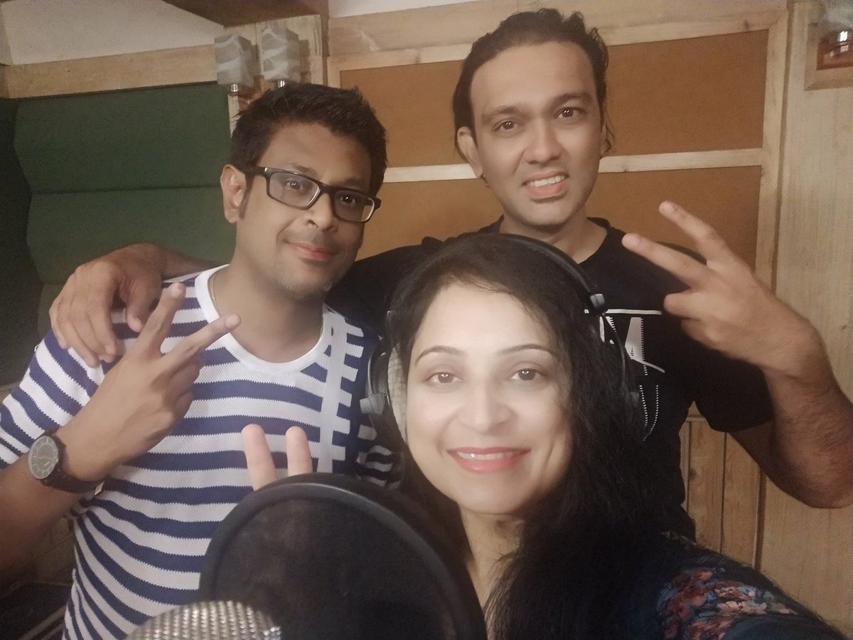 SonaliiPatel's tweet photo. Sung a Beautiful Song for the Great Music Director Duo Chinar - Mahesh Ji  for Upcoming #Marathi #Film . Fabulous Musical Session with the Great Music Director Chinar - Mahesh Ji. 
#SingerSonaliChandratrePatel #ChinarMahesh #MaheshOgale #ChinarKharkar #MangeshKangane #MilindMore https://t.co/1LtzArF3ud