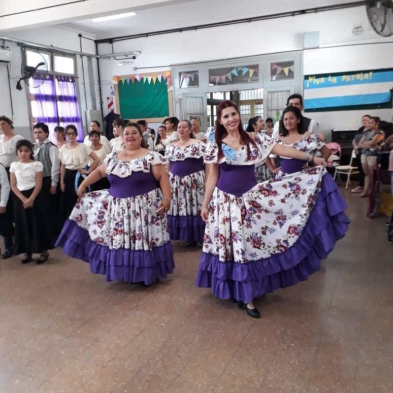 folkcaba's tweet photo. Crecer a la par es maravilloso!! Gracias por enseñarme y jamas permitirme bajar los brazos.  Excelentes examenes Esc. Tutuyay Zamba. https://t.co/mePlhCxllO