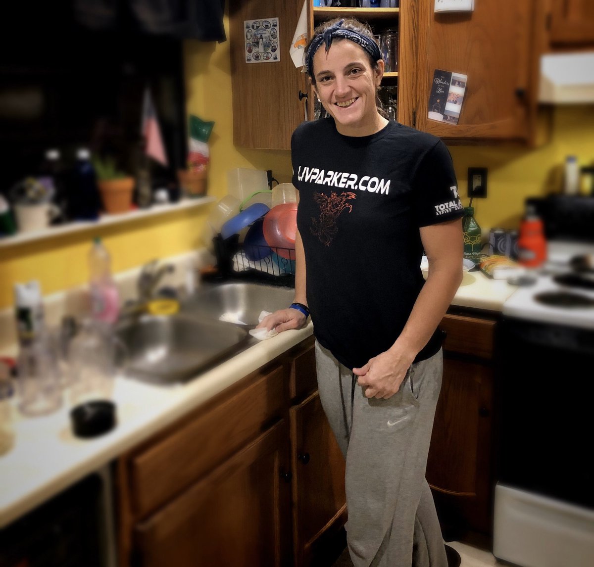 Liv_4_MMA's tweet photo. Cleaning the kitchen is always MUCH scarier than getting into a cage. #Phoenix #PhoenixAtHome #Housewife #Mamma #FighterMamma #Fighter #LotsOfHats #VFC68 https://t.co/Ycad6lIXBO