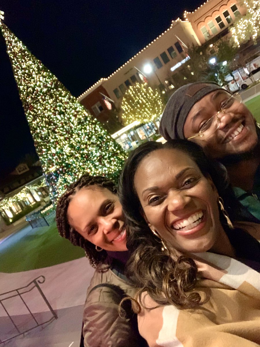 jewellondon's tweet photo. @TCWWhouston Staff Christmas fun!! 🎄🧣🎄#iAmTCWW https://t.co/SjXYAL0Dik