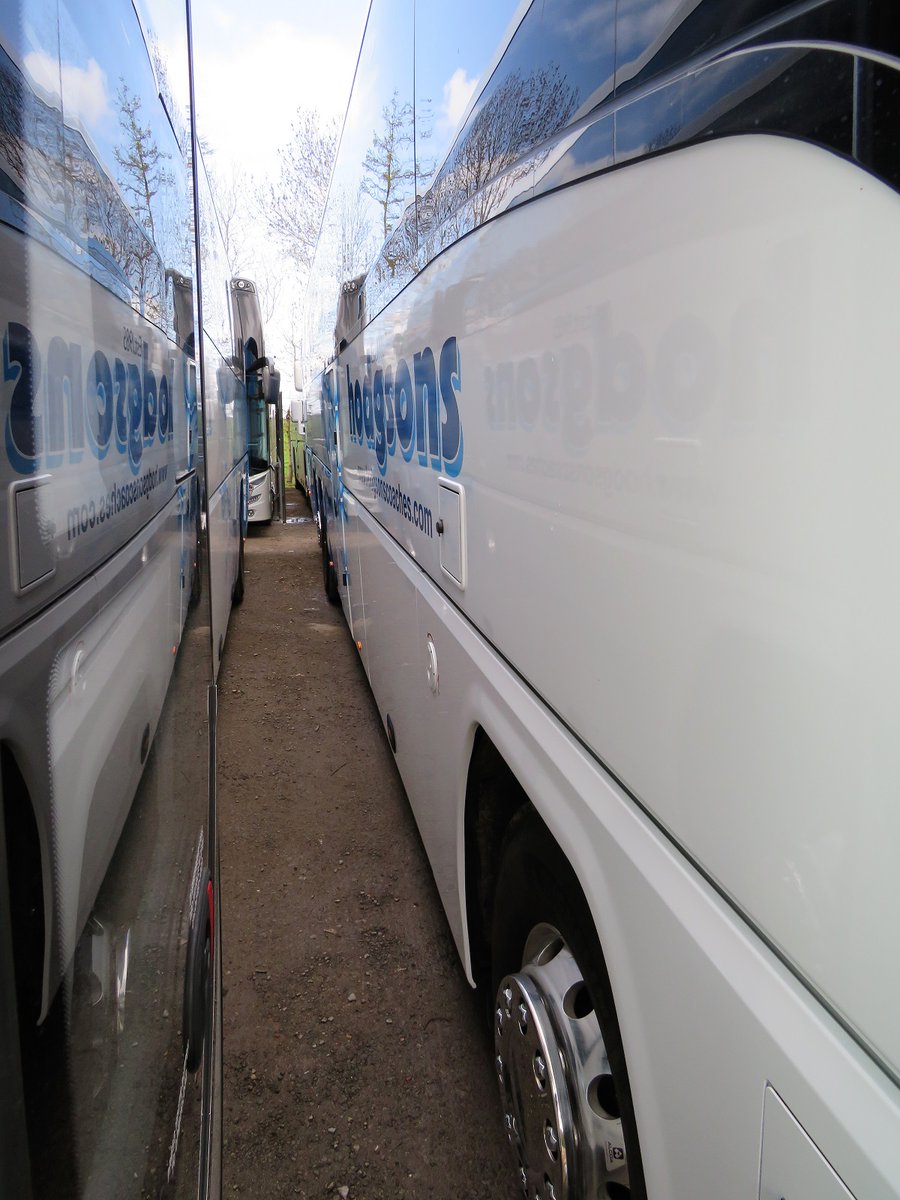 CoachesHodgsons's tweet photo. Room for a small one in the middle? 😁
#WellParked #Tidy #ReadyAtAllTimes https://t.co/6kOuapeA7v