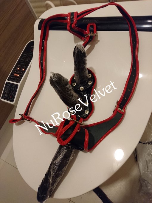 ชอบอันนี้ที่สุดล่ะ  มี 3แท่งด้วย  love it <3  #Sterpon #dildo https://t.co/OKSxQn3hUo<a href="/tag/dildo"class="tags"><span>#dildo</span></a>