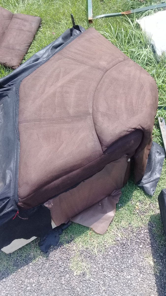 UpholsteryGreen's tweet photo. Any Dirty Couches. Well heres Green C Upholstery at ur service... #Deep_Cleaning
#Refoaming.👌 https://t.co/zpVTGNx5nK