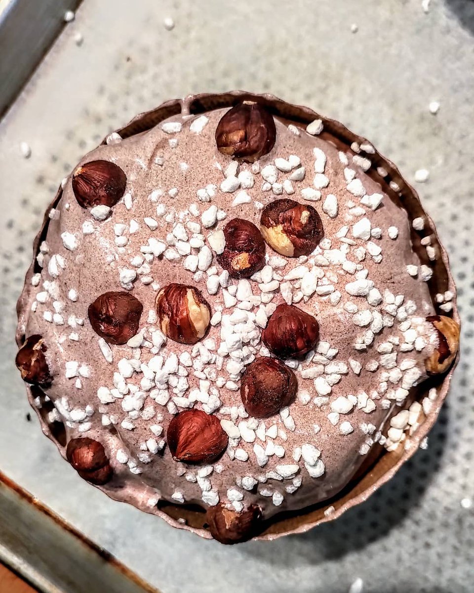 fornocultura's tweet photo. The Crust | bitter Almond Meringue | whole Hazelnut | Pearl Sugar | Powdered Sugar | Sea Salt Our Oscuro Panettone Al Cioccolato Handmade Naturally Leavened #leivitomadre #fornocultura #teambread #nightbake #tradizioni #artigianale #italiano https://t.co/FEcfjOJlnZ