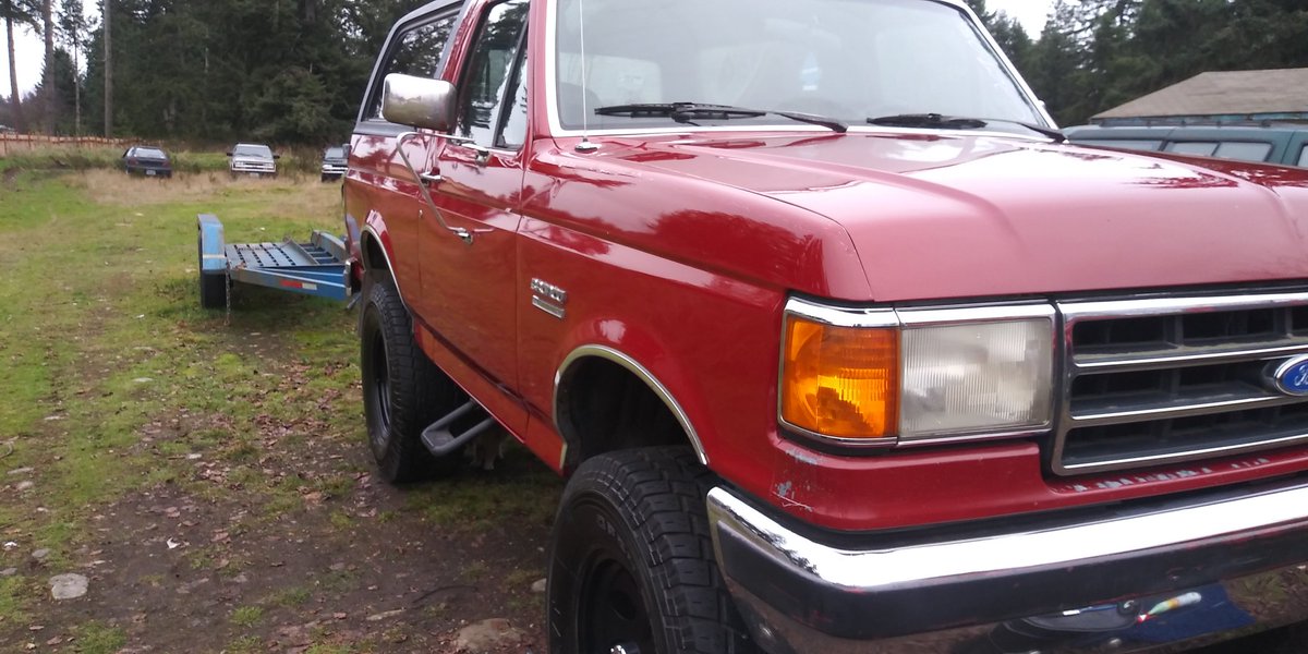 TheCleanCarMan's tweet image. #Mobiledetailing 
1991 Ford Bronco Silver Edition.
Today we #wash the  #exterior &amp;amp; tomorrow #paint #wax
#enginedetail #fordtrophy #bronco #broncosilveranniversary #silveranniversary #FordNation #Detailed #perfection #rareEdition #red #wax #cleaningservice #Olympia #WA #Specialist