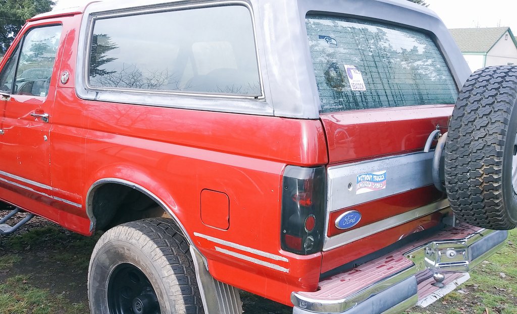 TheCleanCarMan's tweet image. #Mobiledetailing 
1991 Ford Bronco Silver Edition.
Today we #wash the  #exterior &amp;amp; tomorrow #paint #wax
#enginedetail #fordtrophy #bronco #broncosilveranniversary #silveranniversary #FordNation #Detailed #perfection #rareEdition #red #wax #cleaningservice #Olympia #WA #Specialist
