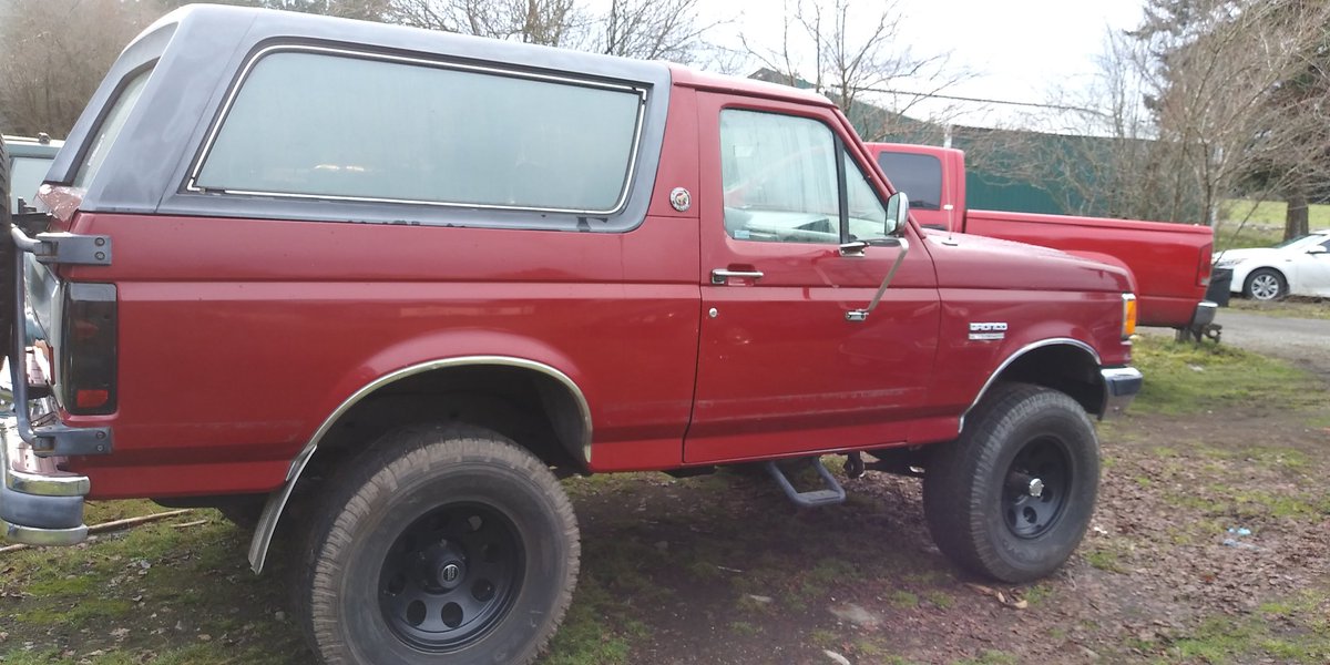 TheCleanCarMan's tweet image. #Mobiledetailing 
1991 Ford Bronco Silver Edition.
Today we #wash the  #exterior &amp;amp; tomorrow #paint #wax
#enginedetail #fordtrophy #bronco #broncosilveranniversary #silveranniversary #FordNation #Detailed #perfection #rareEdition #red #wax #cleaningservice #Olympia #WA #Specialist