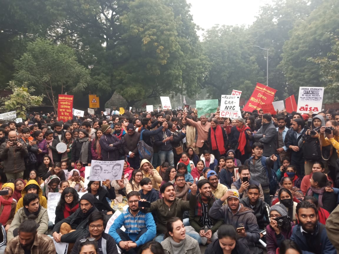 Comrade Sitaram Yechury along with Comrade Brinda Karat are back at Jantar Mantar and are addressing people who have gathered there.