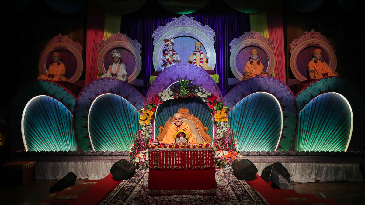 HH Mahant Swami Maharaj's Vicharan: 18 December 2019, Mumbai, India gfrc6.app.goo.gl/u4gU