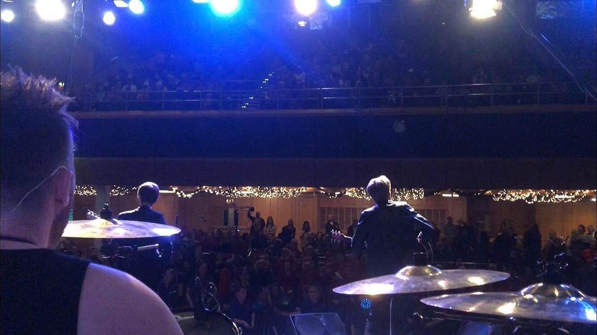 Truly incredible night last night at the <a href="/BBCDevon/">BBC Devon</a> Star for Christmas event! Thank you all! @BBCIntroDC @EmTwamley <a href="/laurajamesradio/">Laura James</a> <a href="/radiowoodley/">Matt Woodley</a> 🖤🖤