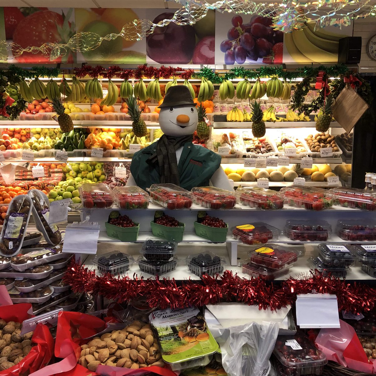 Munneries's tweet photo. We are ready for your Christmas Requirements! Lots of local goodies available for your Christmas Day Roast!  Orders currently being taken now! 01243 672121 / 672722 #christmas #eastwittering #brassica #westsussex #snowman #buylocal https://t.co/bf67ANAOwM
