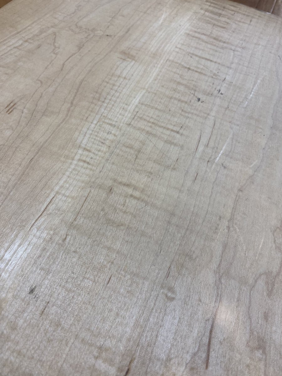 esptechhouse's tweet image. オーダーメイド用木材のご紹介
Hard Maple Top材
主張し過ぎないトラ杢が出た材。所謂バリトラメイプルも美しいが、ハードメイプル特有の音像がはっきりとしたサウンドキャラクターは非常に魅力的です。
#hardmaple #ハードメイプル #esptechnicalhouse #御茶ノ水 #customorder