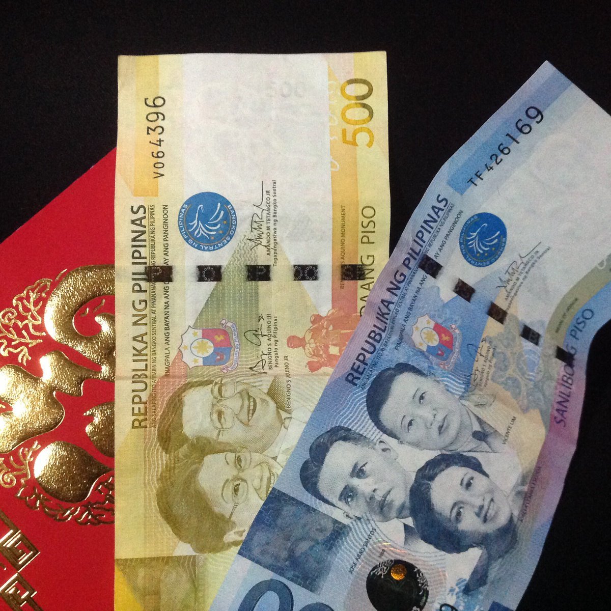 not___em's tweet photo. rt this lucky ang pao for more blessing this coming christmas!!!!!!! https://t.co/nsuPsS0Diw