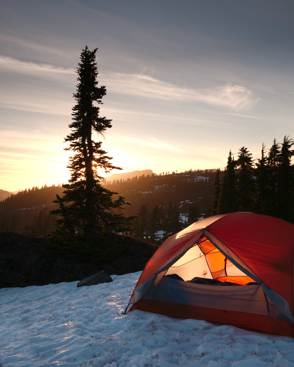 Planning some winter camping but don't want to take a lot of equipment with you? We have put together 24 hour packs of self heating meals. Simply heat the meals with the provided flameless heaters to give you a warm meal! bewellexpeditionfoods.com/2200-Kcal-Wet-…