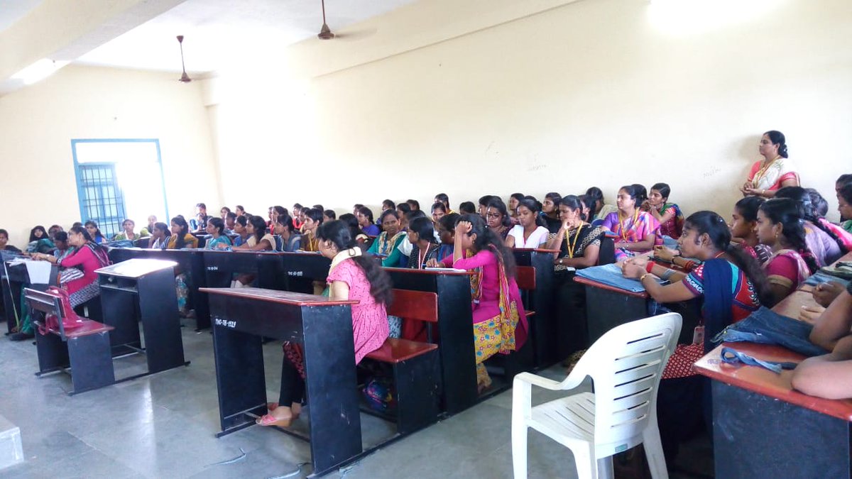 DreamZoneSchool's tweet photo. On 10th October 2019, Dreamzone Kolathur centre organized a “Fashion seminar” by Ms.Amira Maryam - The Product Specialist In Dreamzone at Thiruthangal Nadar College of Arts &amp; Science Kodungaiyur .

#fashiondesign #dreamzone #fashionseminar #careerguidance https://t.co/mpKItMmb2a