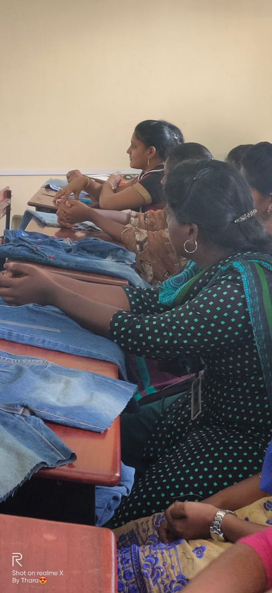 DreamZoneSchool's tweet photo. On 10th October 2019, Dreamzone Kolathur centre organized a “Fashion seminar” by Ms.Amira Maryam - The Product Specialist In Dreamzone at Thiruthangal Nadar College of Arts &amp; Science Kodungaiyur .

#fashiondesign #dreamzone #fashionseminar #careerguidance https://t.co/mpKItMmb2a