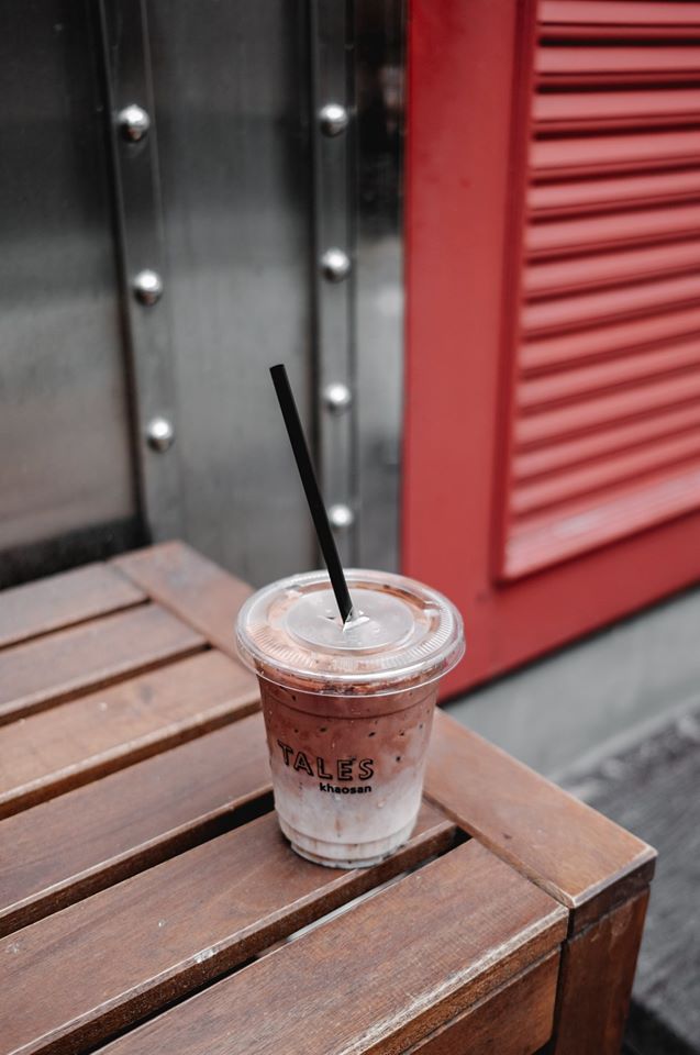 Basiclook1's tweet photo. TALES Khaosan
คาเฟ่ในสไตน์โบกี้รถไฟ #ข้าวสาร
ด้านหน้าประตูสีแดง เรียกได้ว่ามุมถ่ายรูปมหาชนเลย ใครผ่านไปต้องสดุดตา ออกแบบแนวโบกี้รถไฟ มีที่พักด้วยน่ะ
#Basiclook @ReviewCafe_Th #รีวิวคาเฟ่ #ReviewCafe @aroii
#อร่อยบอกต่อ @cafeteller #CAFETELLER https://t.co/1D3a5RCEhE