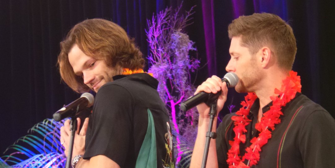 liataghva's tweet photo. Good Morning ya'll☕⚘
Happy #ThrowbackThurseday 😘
Wish you all a beautiful day🤗
#AKF &amp;kick ass👌
After a busy day yesterday itstime for house chores &amp; hopefully some rest now😉
+ #TBT to hawaii con the most romantic of all time😍
@DevilFaraAckles @NinaWesi
@AnjiAnks https://t.co/HbIaXuRqLJ