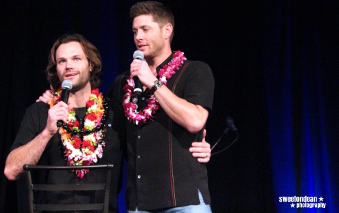 liataghva's tweet photo. Good Morning ya'll☕⚘
Happy #ThrowbackThurseday 😘
Wish you all a beautiful day🤗
#AKF &amp;kick ass👌
After a busy day yesterday itstime for house chores &amp; hopefully some rest now😉
+ #TBT to hawaii con the most romantic of all time😍
@DevilFaraAckles @NinaWesi
@AnjiAnks https://t.co/HbIaXuRqLJ