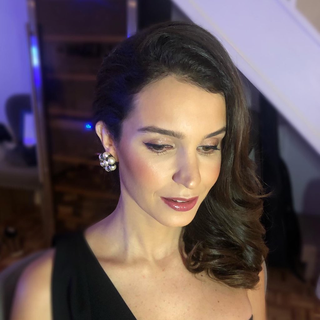 JadeAmyWillis's tweet photo. Loved making up this beaut💕Hair &amp; Makeup by Me💘 https://t.co/D45HUv5ZGg