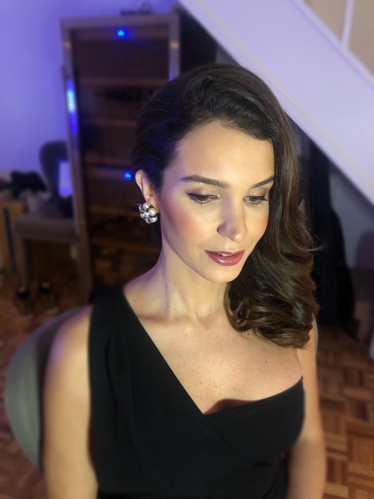 JadeAmyWillis's tweet photo. Loved making up this beaut💕Hair &amp; Makeup by Me💘 https://t.co/D45HUv5ZGg