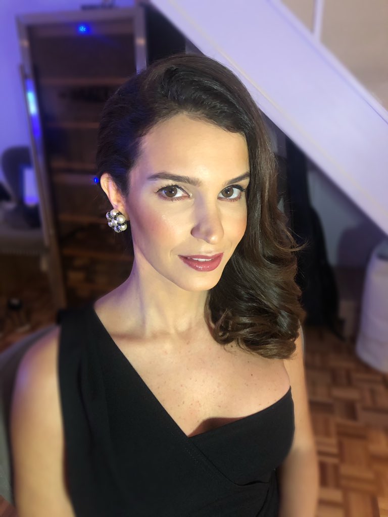 JadeAmyWillis's tweet photo. Loved making up this beaut💕Hair &amp; Makeup by Me💘 https://t.co/D45HUv5ZGg