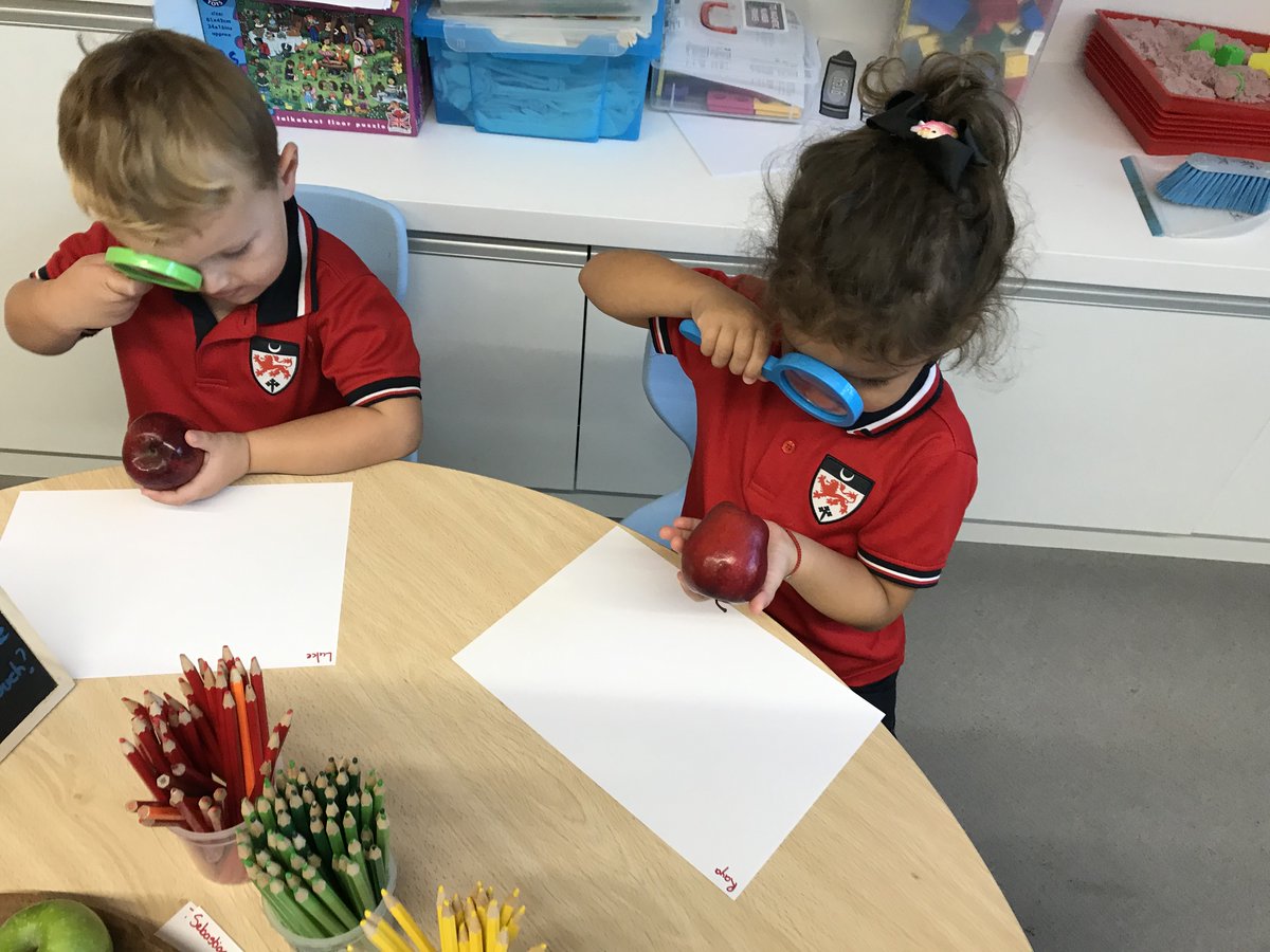 DwightSchoolDXB's tweet photo. Pre K enjoyed learning about apples, inspecting what they look like and trying to draw them.
😃🍏🍎🔎
#PreK #PYP #IBSchoolDubai #EarlyYearsAtDwight https://t.co/0Snz9N4sxs
