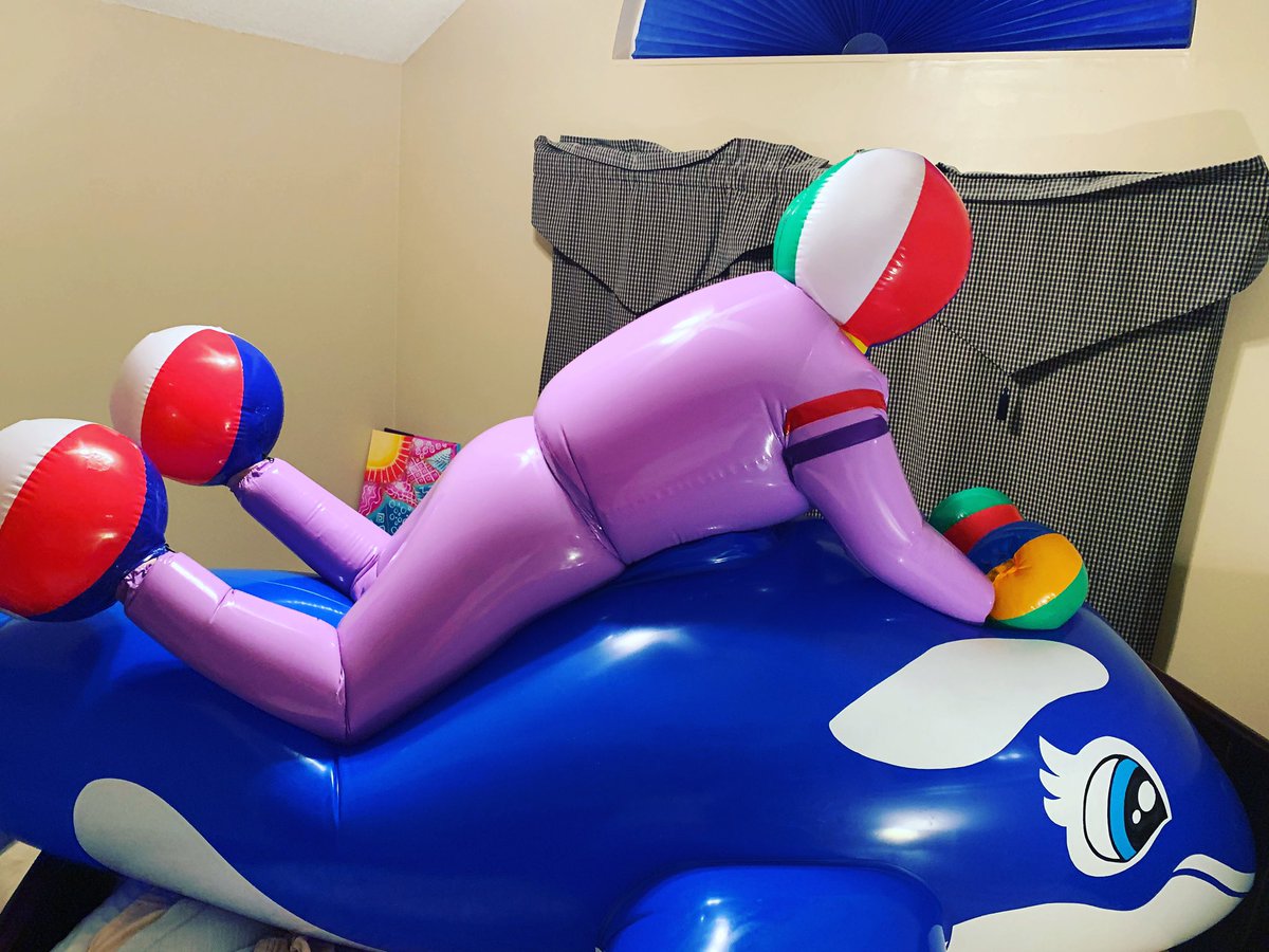 CandyCoatedPVC's tweet photo. One of our customers having a whale of a time 🐳🐳🐳 #plasticfetish #inflatablefetish #pooltoyfetish #pvcfetish #balloonfetish #looner #inflatableshirt #inflatablepants https://t.co/eJoDIMn7fk