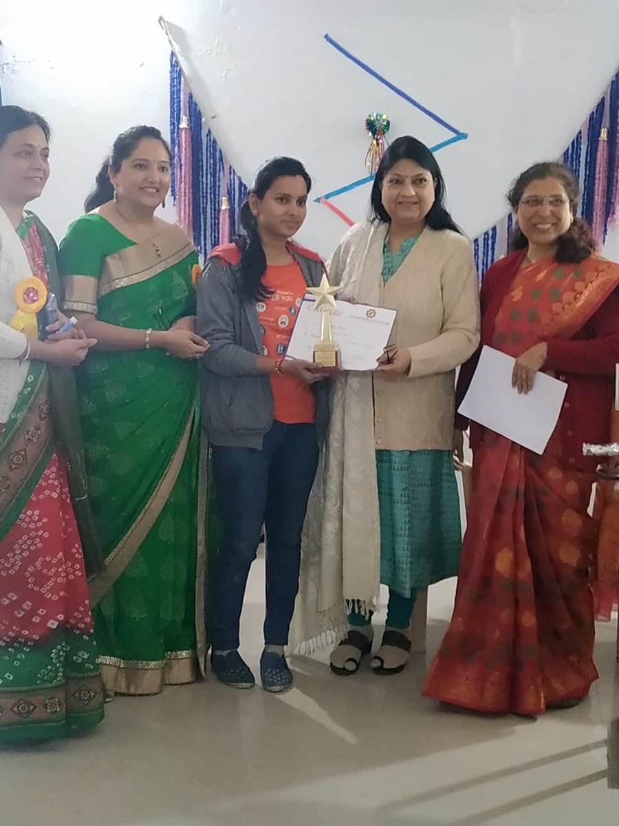 KameriyaJaya's tweet photo. Shri vaishnav college of commerce, indore Student Amrita Sharma of https://t.co/lBz6iLhzsm 4 sem won Inter College rangoli Competition 2nd prize at Arihant college https://t.co/rGftJsjQG1