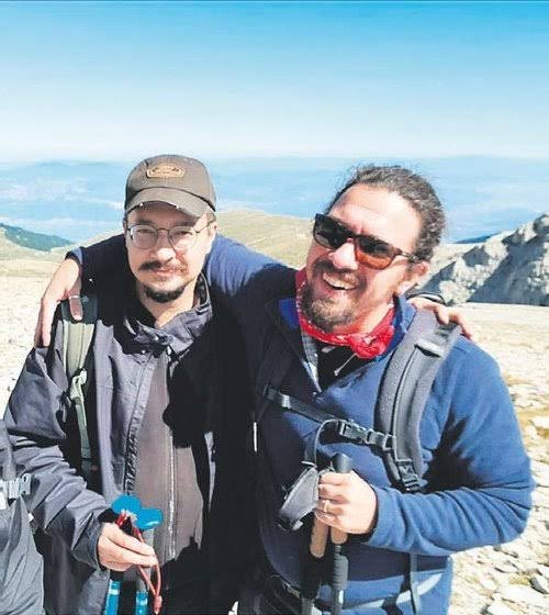 selt_03's tweet photo. Dağlar bazen geçit vermez, sizi bırakmaz..İçine çeker ve onun bir parçası olmanızı ister.Yüksekten esen rüzgalar içinde ruhunuzu taşır zirveye ve sonsuza dek o zirve cennetiniz olur. Efe ve Mert daima uludağın zirvesinde cennette yaşayacak.😢 #mertalpaslan #efesarp #uludağ #bursa https://t.co/TVZmbKO3eh