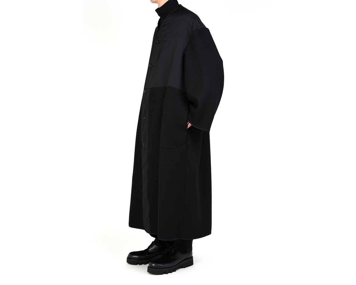 ざっくりとしたAラインシルエットのロングコート。 ビッグサイズでも