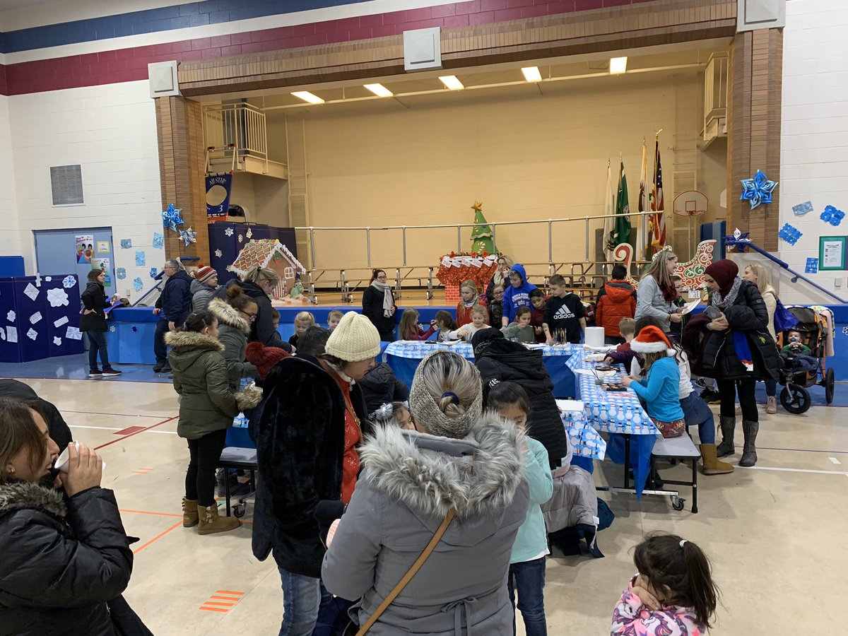 Lieb_Principal's tweet photo. A PTA beyond compare...... celebrating wonderful teamwork between staff and parents to create great experiences for children!#rsd122cares #liebcares https://t.co/KZvCPjYgdk