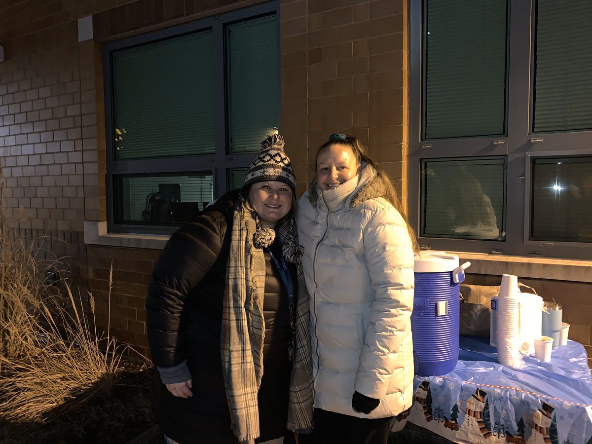 Lieb_Principal's tweet photo. A PTA beyond compare...... celebrating wonderful teamwork between staff and parents to create great experiences for children!#rsd122cares #liebcares https://t.co/KZvCPjYgdk