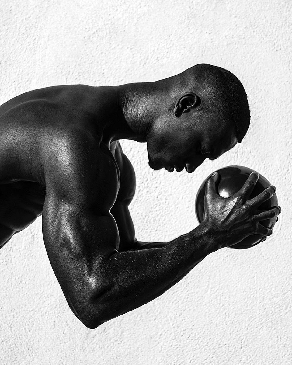 Afrobougee1's tweet photo. Moving Portrait | @gregoryprescott | with @yamensanders | @Afrobougee1 @ottomodels.agency | #afrobougee #whatisblack #humans #portrait #movingportrait #skins #men #blackmen #nouveaunoir #noir https://t.co/2JlSD01y7K