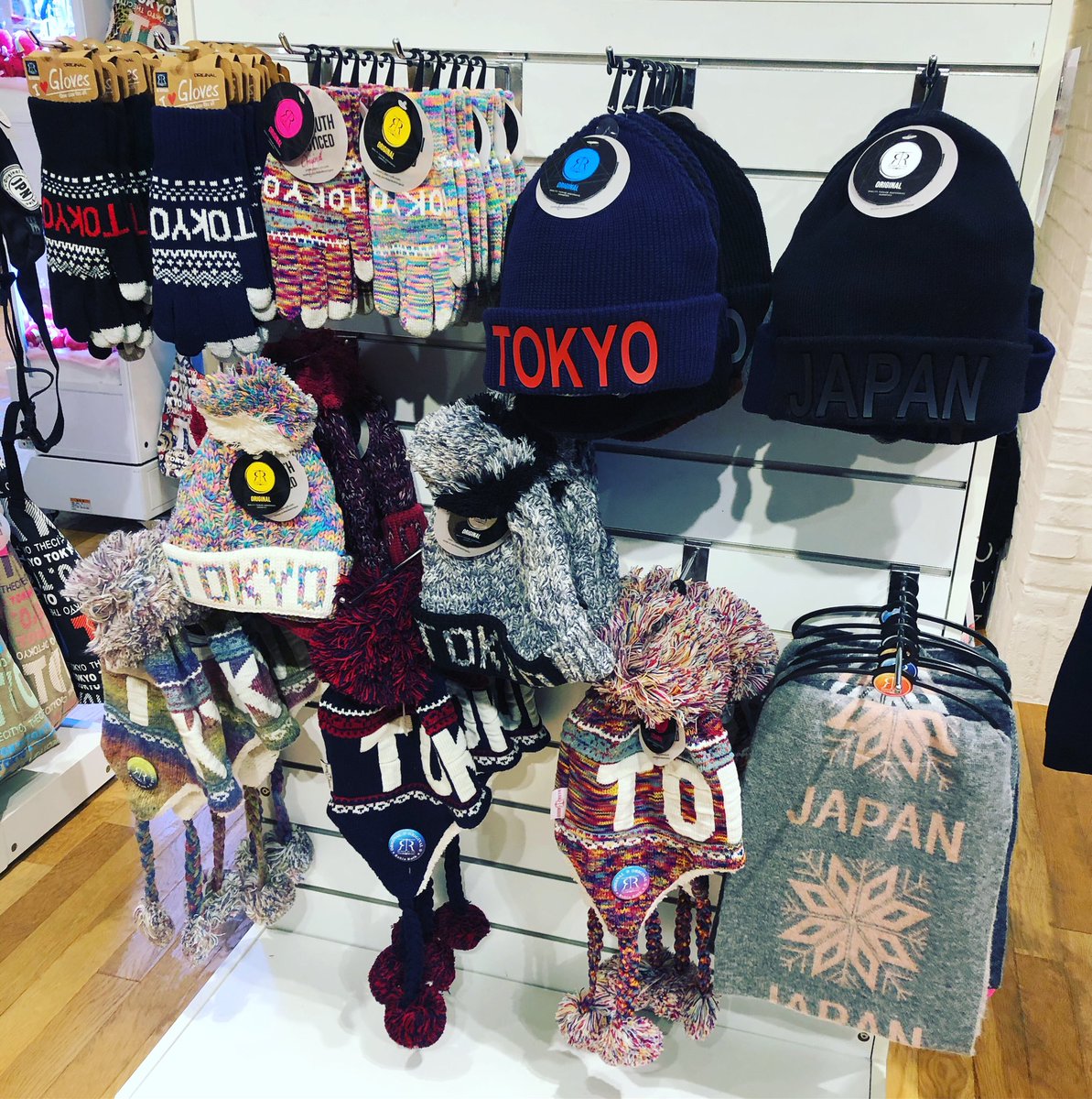 RobinRuthJP's tweet photo. Robin Ruth Tokyo🗼Winter collection❄️Odaiba🗽 #robinruth #robinruthtokyo #robinruthoriginal #benoticed #tokyo2020 #japan2019 #hellokitty #tokyobag #tokyobackpack #tokyocap #tokyosocks #sakurabag #japanoriginal #sakuraneckwallet #sakuracoincase #japan #tokyo #odaiba https://t.co/Pal7yydX9X