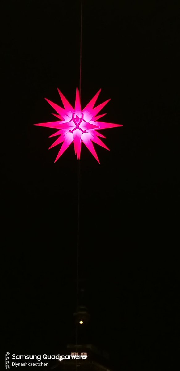loebtau's tweet photo. Heute Morgen ganz in der früh.
#photography #star #herrenhuter
#gutenmorgen #good_morning #buenos_dias #salve #hello #Ciao #Xin_chào #Dia_duit #Γεια_σας #Здравейте #Alo #Bonjour #Saluton #Bok #hi #servus #Weihnachten #dezember #stern https://t.co/MCkkfcLOyC