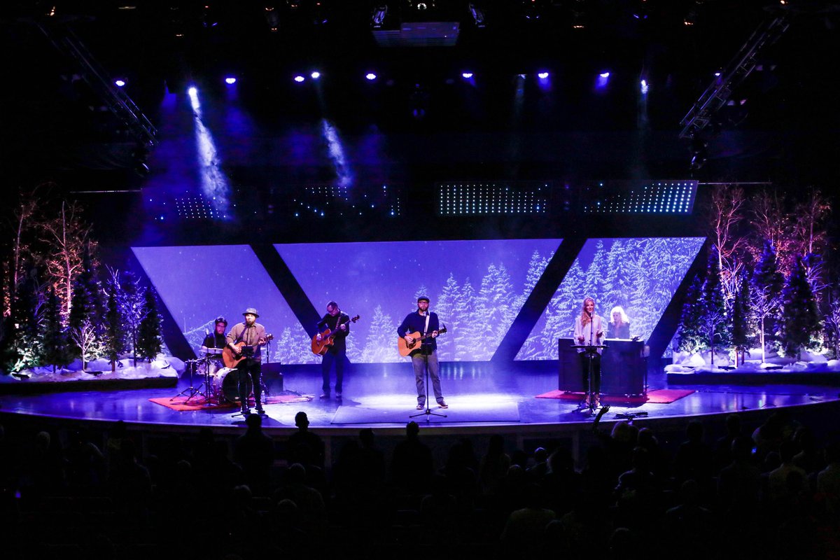 crossingcreate's tweet photo. Turned our stage into a bit of a winter wonderland...in the desert no less. #touchofledsaswell #mixofliveandfaketrees #acousticset https://t.co/KZNexDnnl0