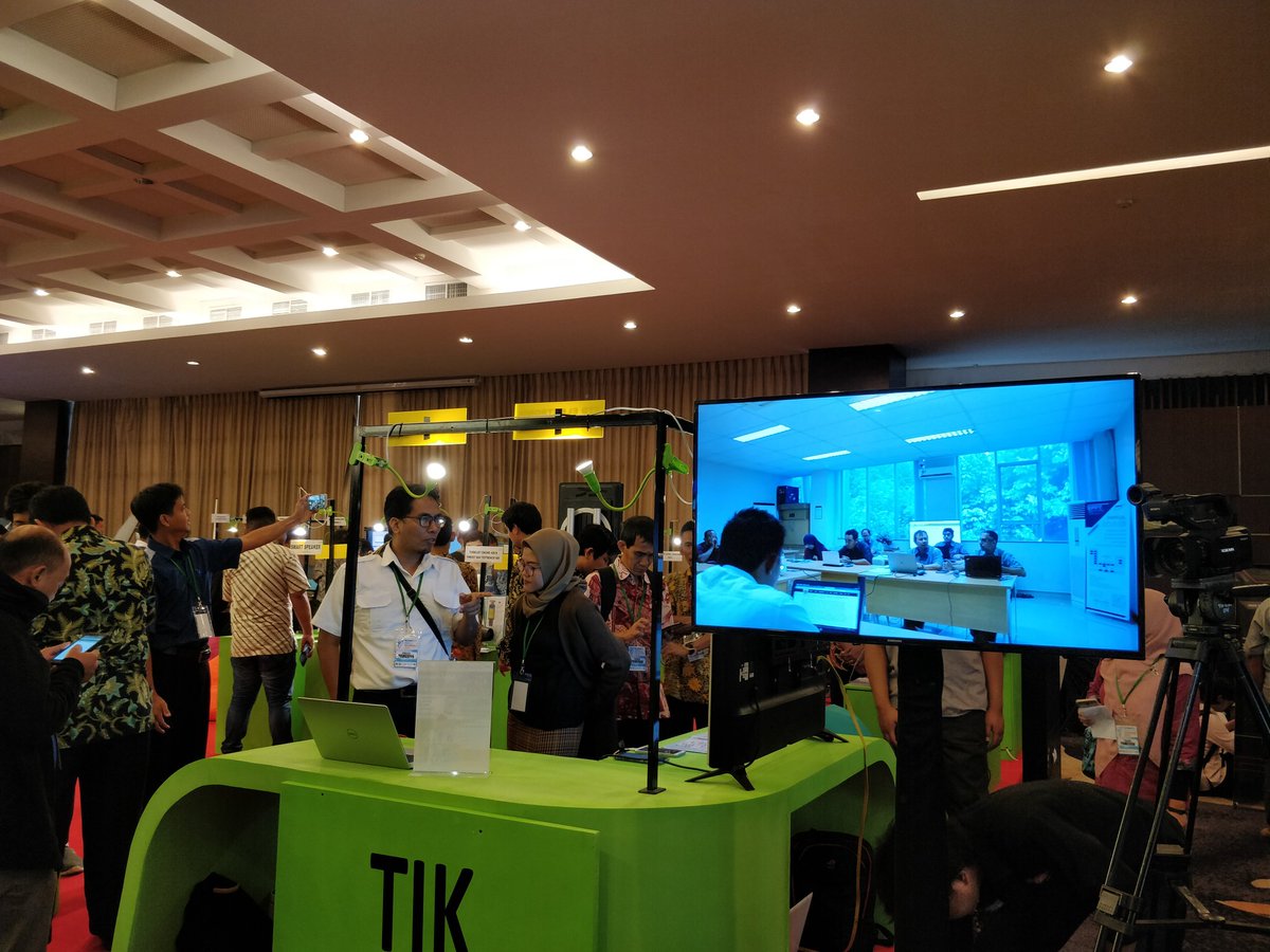 ptik_bppt's tweet image. Pameran produk inovasi di bidang TIK dengan menampilkan SIMR@L dan S2ST speech to speech translator di acara Business Inovation Gathering 2019

#BPPT 
#PTIKBPPT
#simral
#s2st
#inovasiuntuknegeri
#teknologiuntuknegeri
#big2019