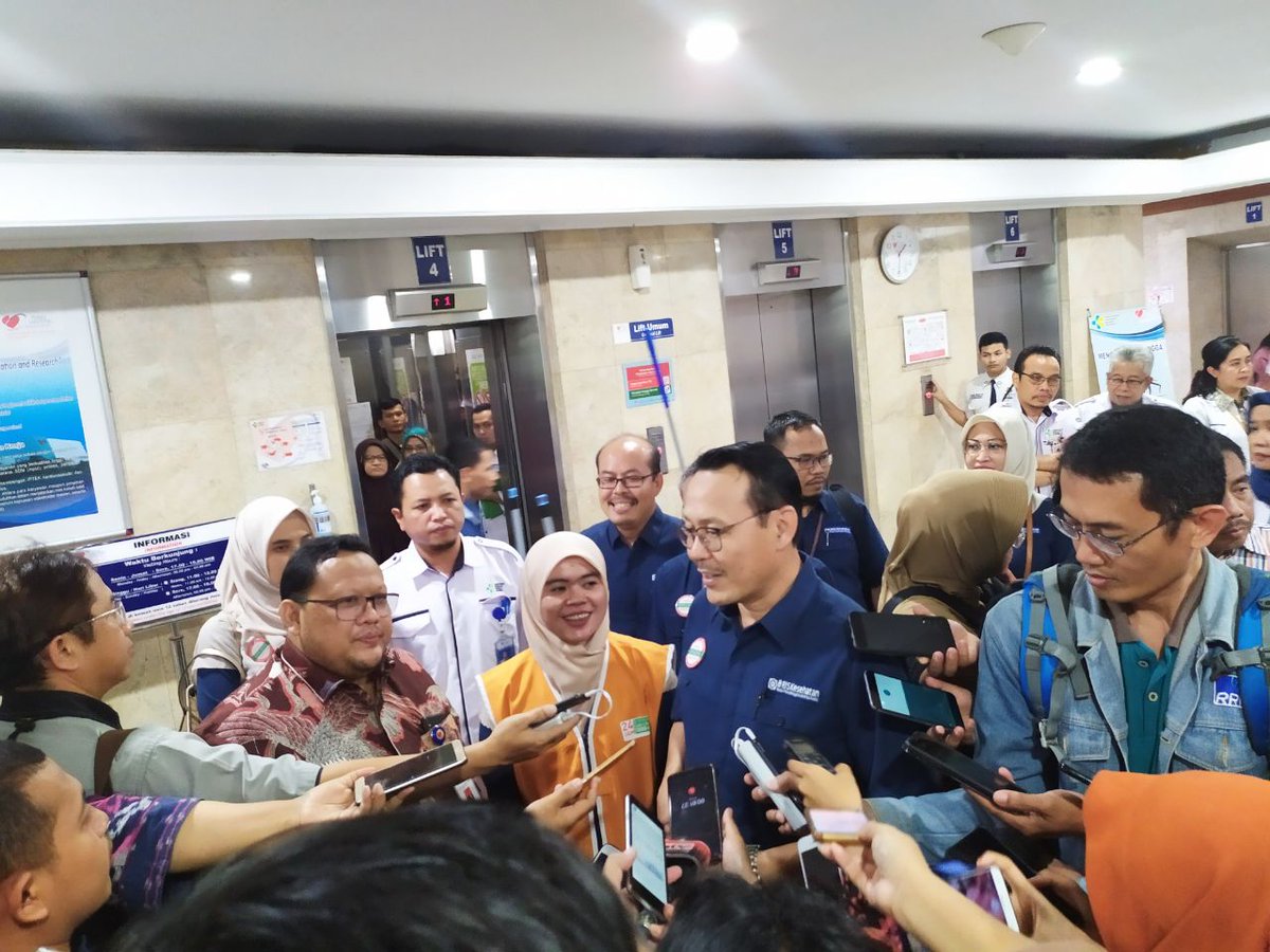 Niajuniarti19's tweet photo. Hari ini Dirut bpjs kesehatan spotcheek d rs jantung harapan kita,memastikan pelayanan bpjs membantu berjalan maksimal #BPJSSatu https://t.co/CyHOpwzbkn