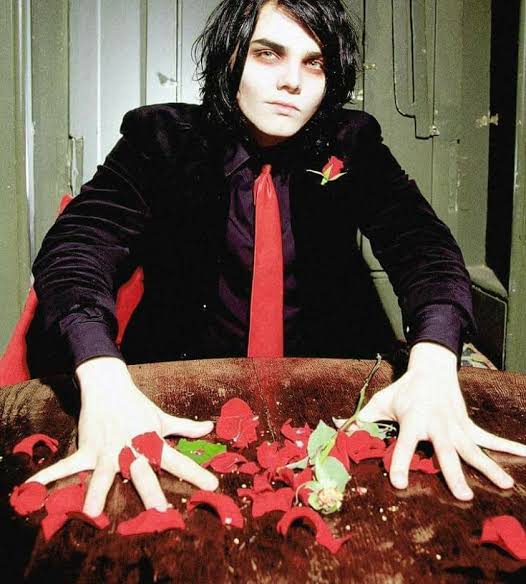 UmEmoSafaduUwu's tweet photo. Minhas inspirações pra deixar o cabelo igual , emos forever mano! #emo #emohair #alternativo #alternative #rock #rocker #scene #punk #ianwatkins #gerardway #jackstrify #ronnieradke #daveyhavok #dahvievanity https://t.co/cCczGbkvlr