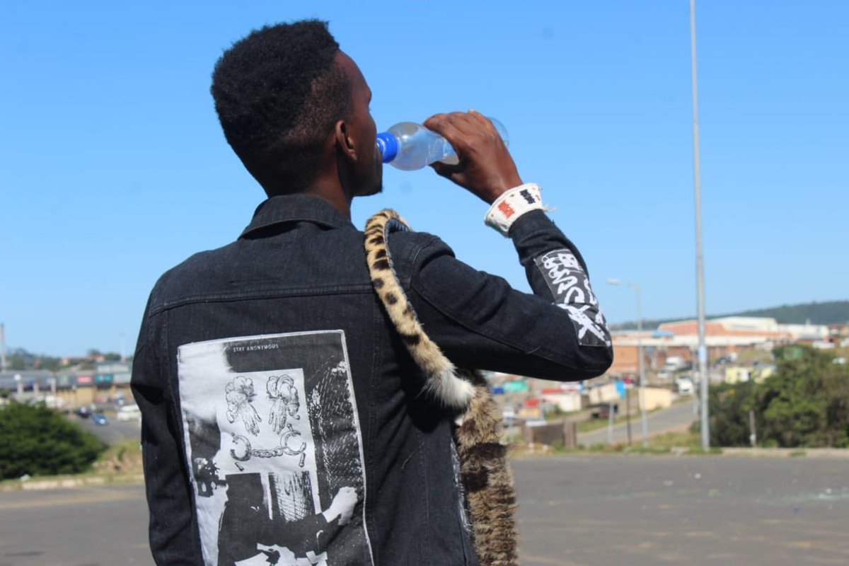 RealMhlekude's tweet photo. Follow the boy @SandyBoyOnline ๐ด๐ฅ #ToooFresh OUT NOW!! https://t.co/Tb6eP0rKym