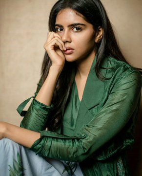 cinemapluz11's tweet photo. #Hero beauty
@kalyanipriyan
@kjr_studios @Psmithran @Siva_Kartikeyan
#HeroFromTomorrow
#HeroRisesin2Days #Hero2DaysToGo https://t.co/RlodvkutMJ