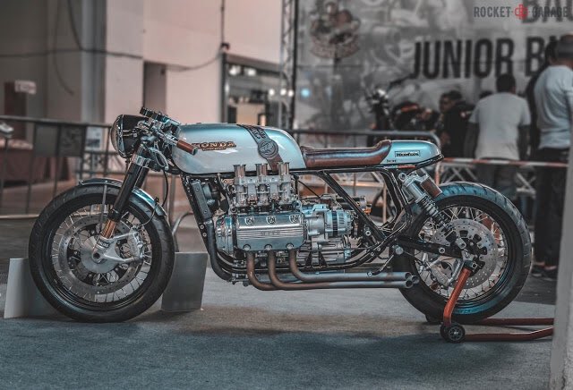 Accela バイク記事紹介 ホンダ ゴールドウイング Gl1500を カフェレーサーにカスタマイズ 凄い迫力 T Co A6pafuahs1 T Co Kzw9kcyvwg Twitter Accela バイク記事紹介 ホンダ ゴールドウイング Gl1500を カフェレーサーにカスタマイズ 凄い迫力 T Co A6pafuahs1 T Co Kzw9kcyvwg Twitter