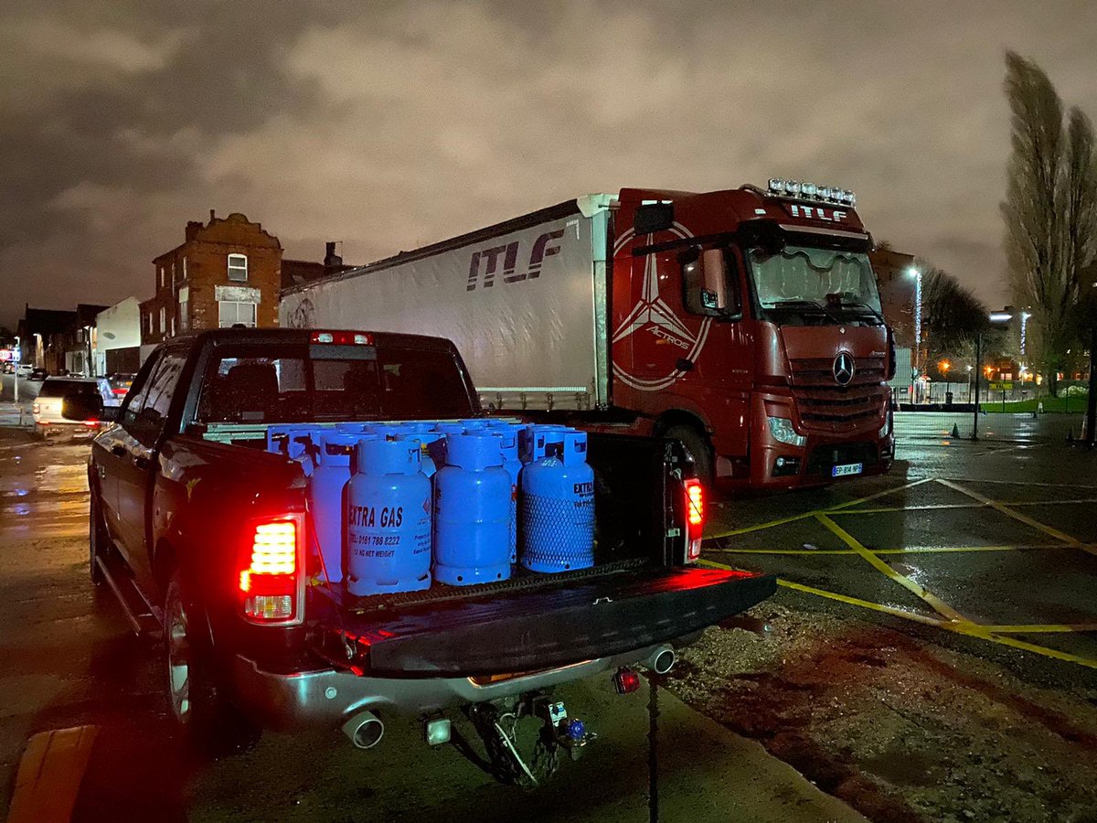 ExtraGasLPG's tweet photo. It’s a very early start for us to get this lorry unloaded. We can’t complain it’s full of much needed tanks! #moregaslessmoney #extragas #lpgtanks #earlystart https://t.co/uyHjnvXrH1