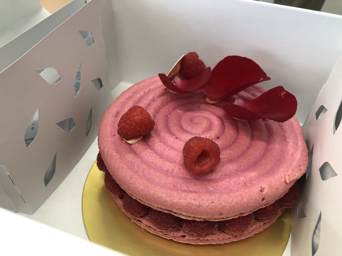 新政酒造 佐藤祐輔 ピエール エルメのケーキを食べました